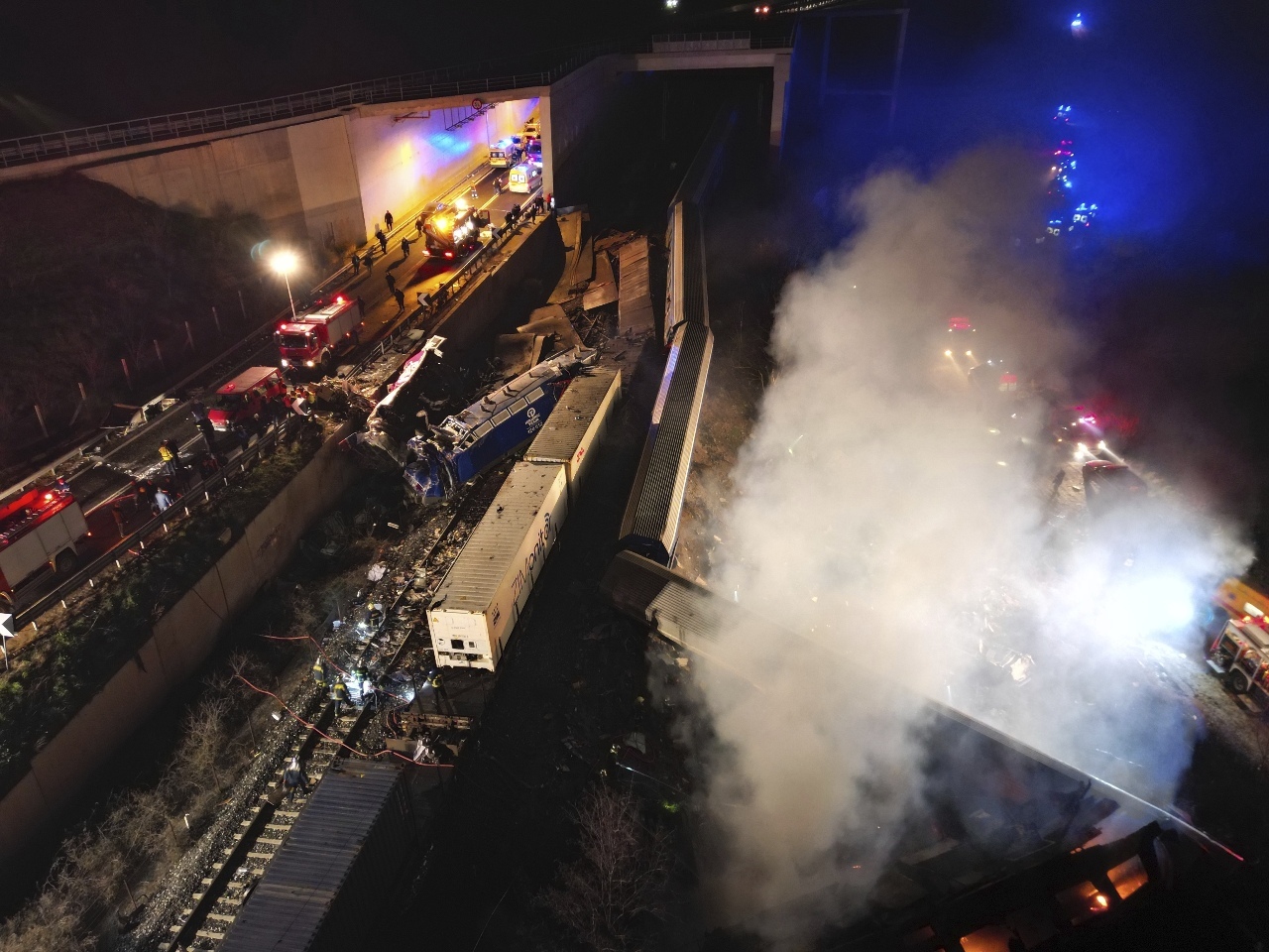 ギリシャ列車事故で57人が死亡
