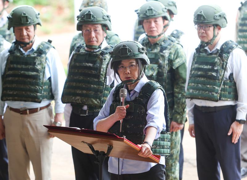 「教育召集訓練」に女性が初参加　蔡・総統、性別問わず国を守る志願者を募る