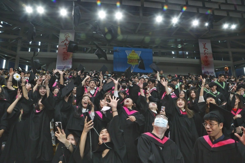 2022年大卒者の初任給平均は31000元
