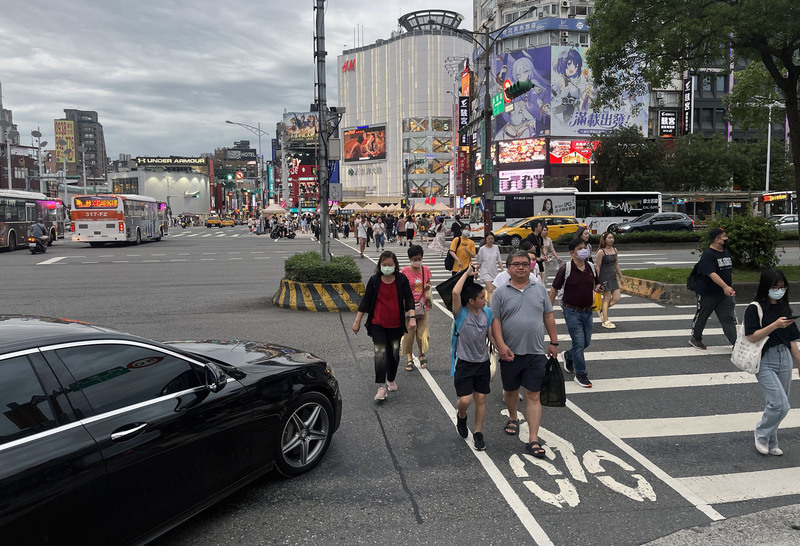横断歩道での車両停止義務は現行の3mを維持