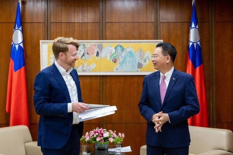 外交部長が豪に武官の台湾駐在呼びかけ、国防部：慎重ながらも楽観視