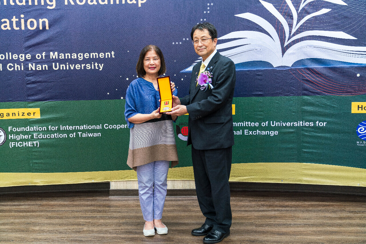 台日学長フォーラムが台湾で開催、筑波大の永田学長が表彰される