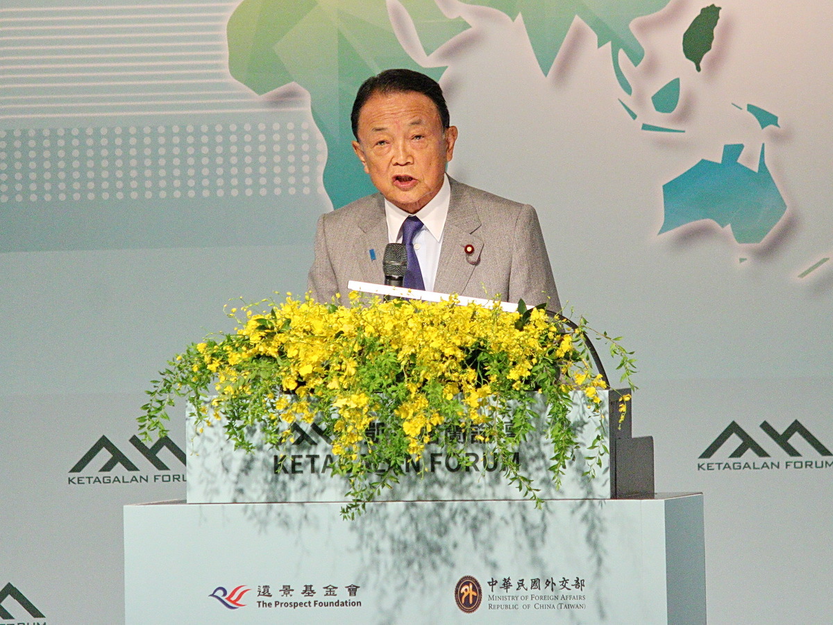 麻生元首相：武力で台湾を守ることを覚悟せよ