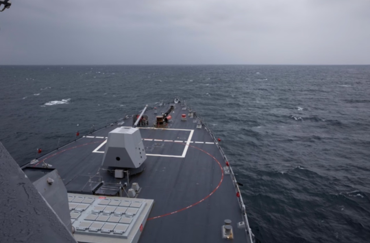 米・カナダの軍艦が台湾海峡を通過、専門家：より台湾の安全を重視