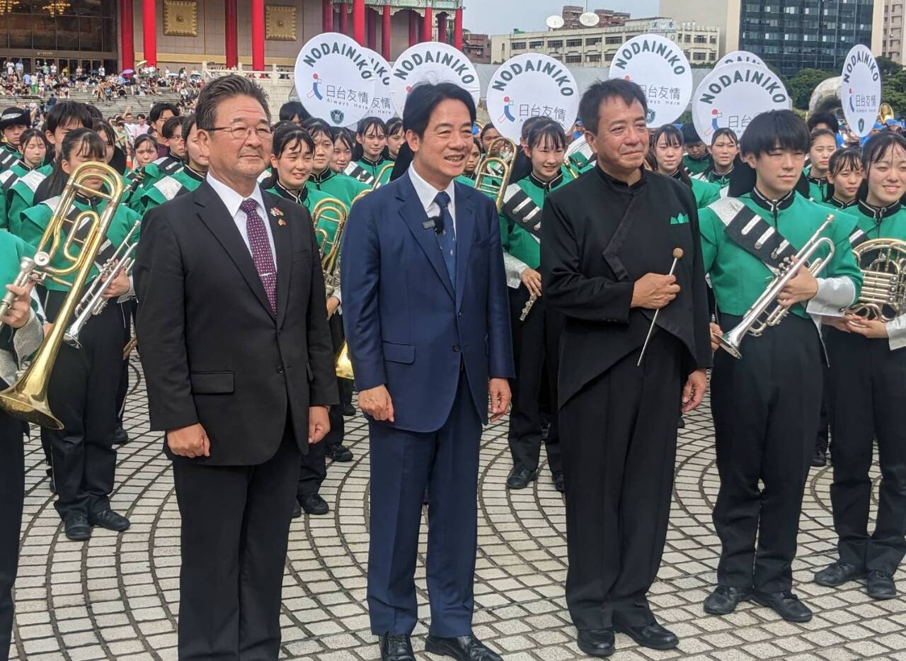 頼・副総統、台日米4校のパフォーマンスにサプライズ登場