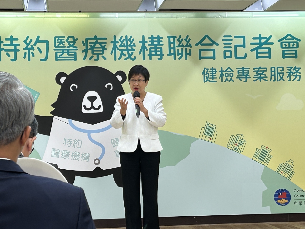 僑委会、次期総統選で帰国の華僑に健診をPR