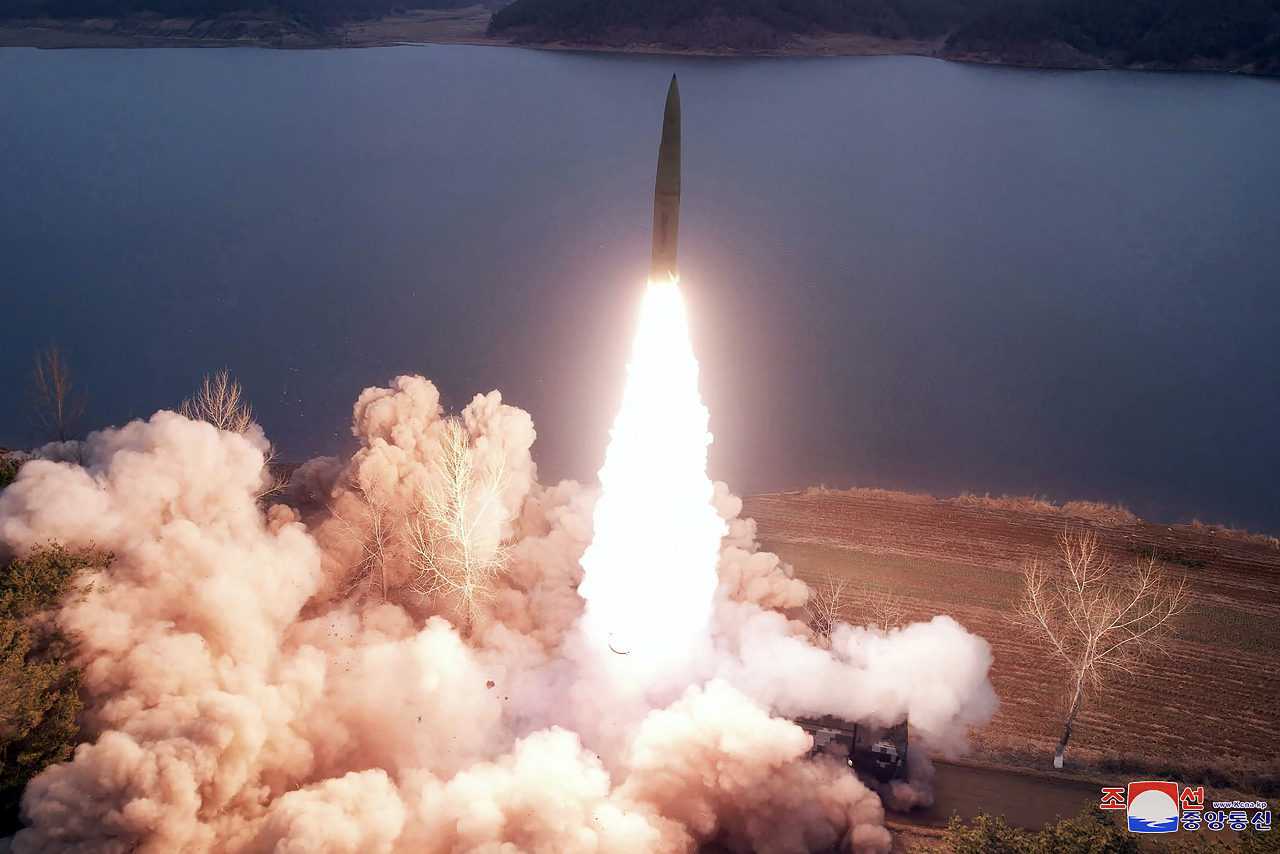 北朝鮮、金正日‧前総書記の命日にミサイル発射