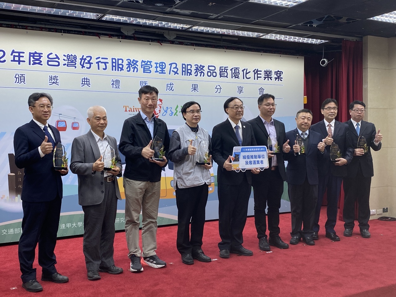 「台湾トリップバス」、周・観光署長：路線の増加と外国人観光客への販売拡大に期待
