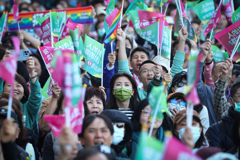 2024年正副総統選挙、各陣営の支持者らが集まり開票結果を見守る