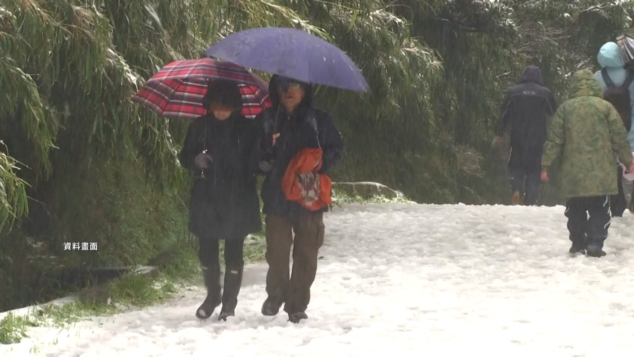 ゆっくりと移動する寒冷前線、台湾北部標高1000mの山には雪が降る見込み