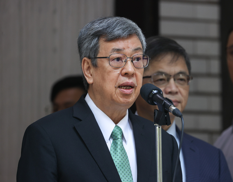 陳建仁・行政院長、年中無休で海洋を守る新竹艦のスタッフをねぎらう