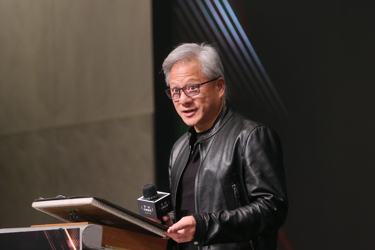 NVIDIA黃仁勳CEO：各国が独自のAIインフラを構築すべき