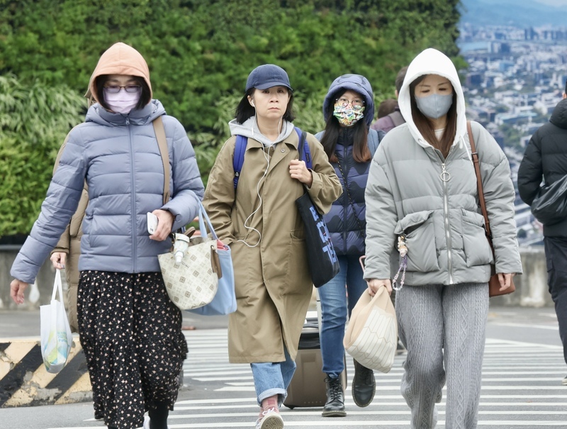2/27は風上になる地区で日中涼しく雨、3500m級の高山で雪も