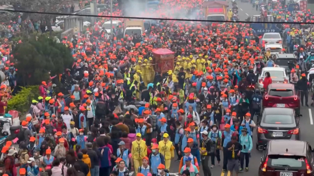 白沙屯拱天宮の媽祖巡礼がスタート　約18万人の参加者で溢れかえる