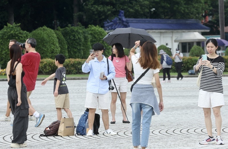 4/2は雨脚が弱まり、台湾各地で最高気温30度以上に