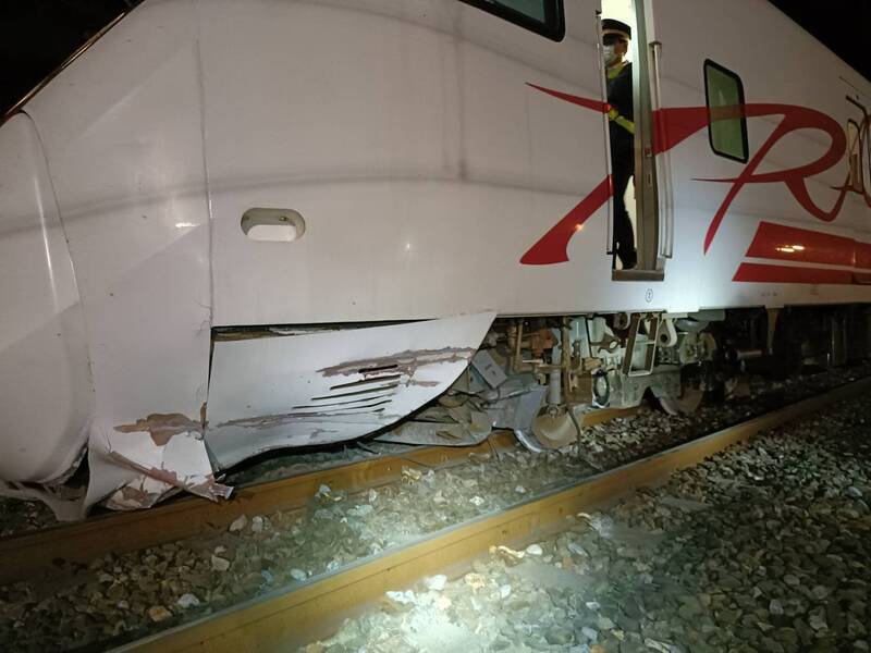 特急列車・プユマ号が落石に接触して脱線、4/11複線双方向運行再開