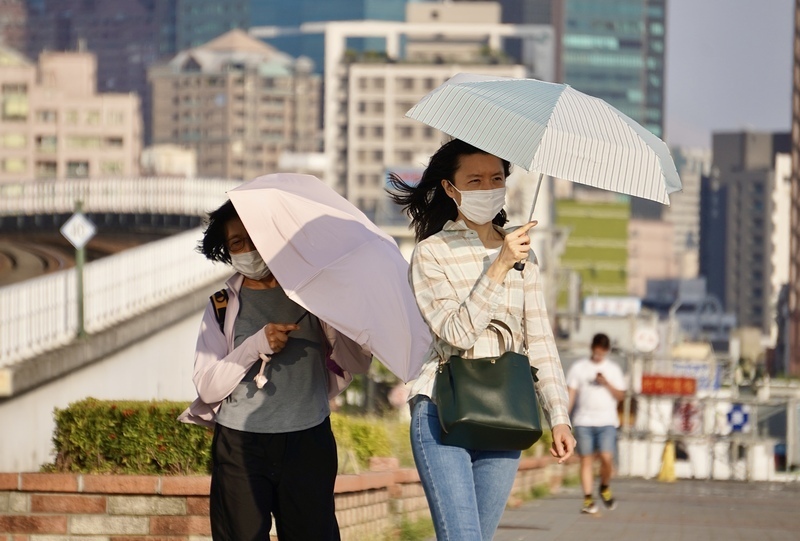 4/19午後は山間部で強い雨に注意、週末は各地で暑くなる