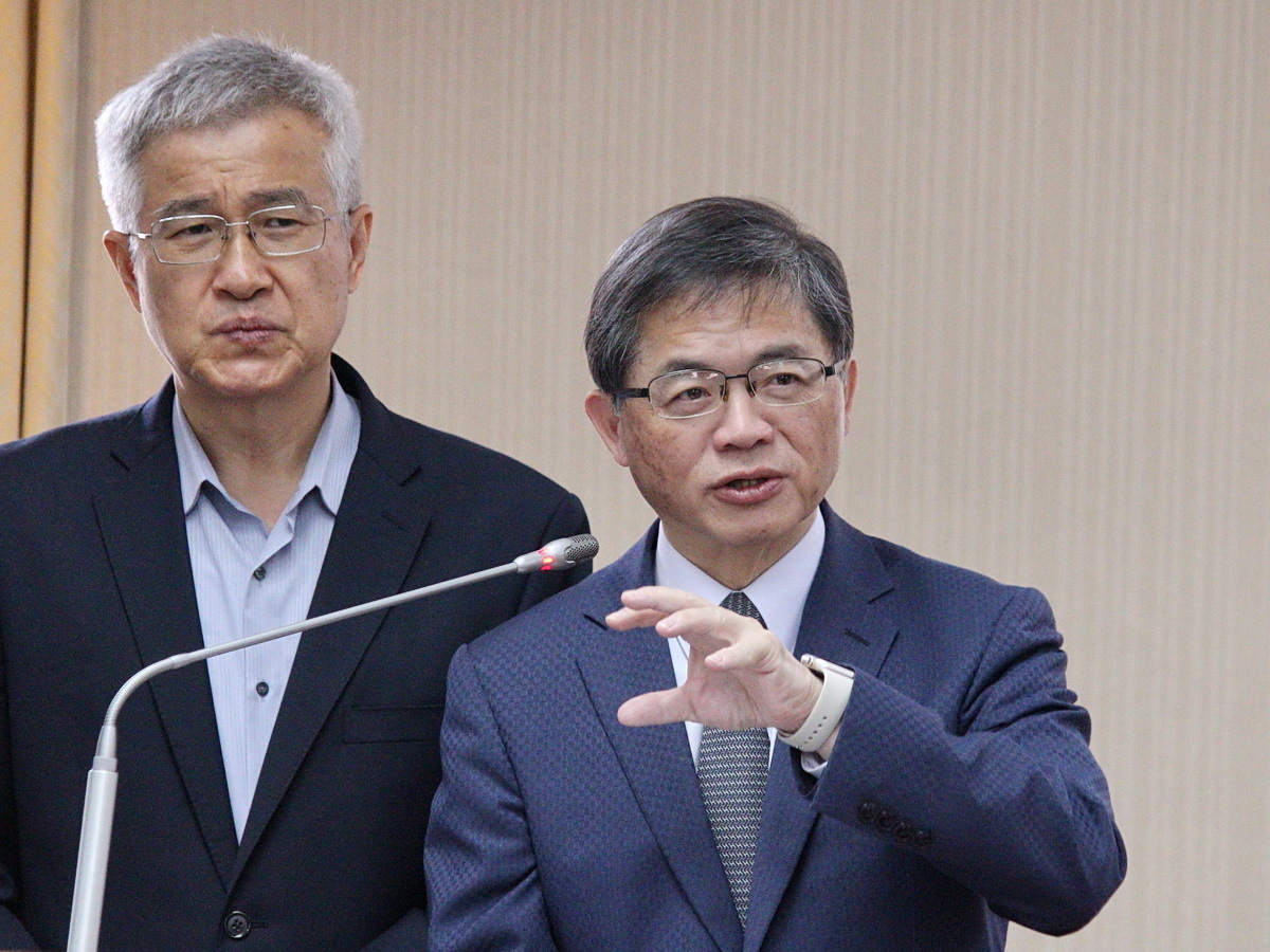李‧次期交通部長：安全‧便利な帰路の提供は政府の責務、東部の交通問題で