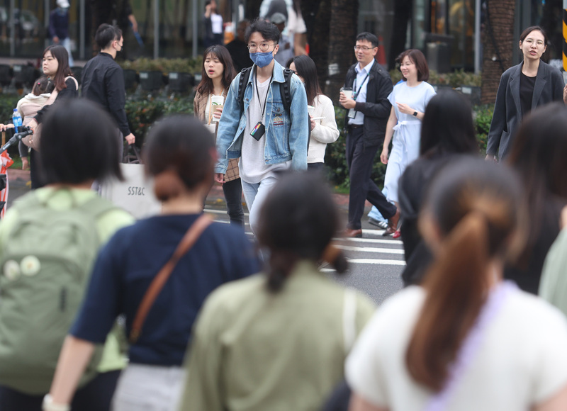 4/26台湾各地で短時間の雨または雷雨の恐れ