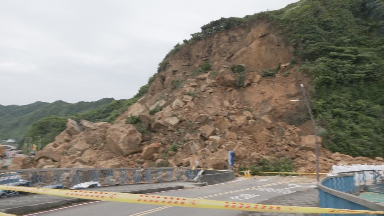 基隆の大規模な土砂崩れ、被害車両は全て移動