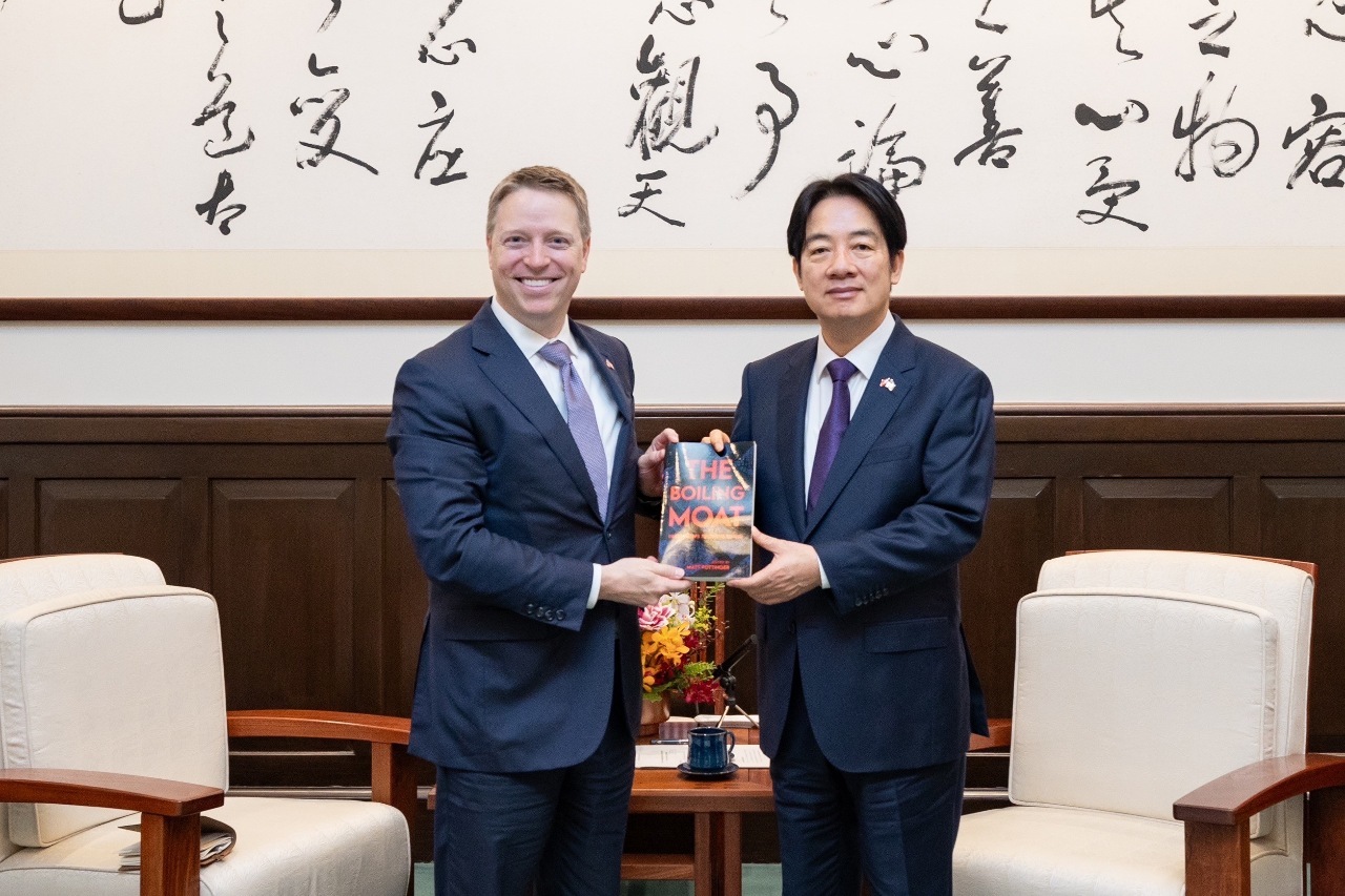 ポッティンジャー元米大統領副補佐官一行が頼・総統を表敬訪問
