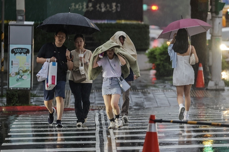 6/18は各地で高温多湿、中部以北は午後の雷雨に注意