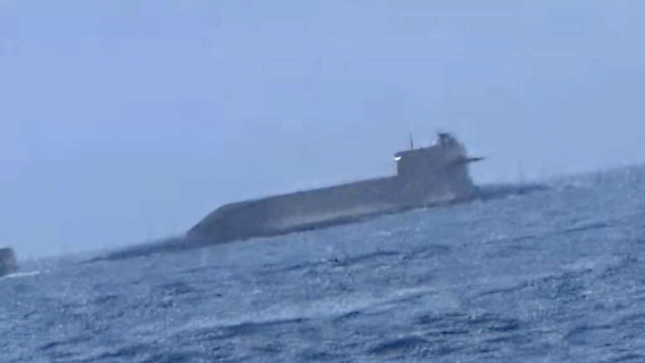 澎湖の漁師が驚き！中国の最新原子力潜水艦現れる