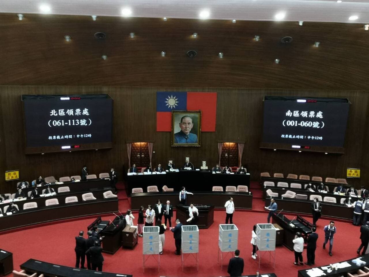 立法院職権行使法改正案などの再議案投票、国民党と民衆党が手を組み否決