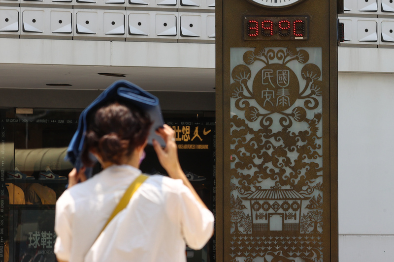 7/3は各地で高温に、午後は局地的に大雨や雷雨になる恐れも