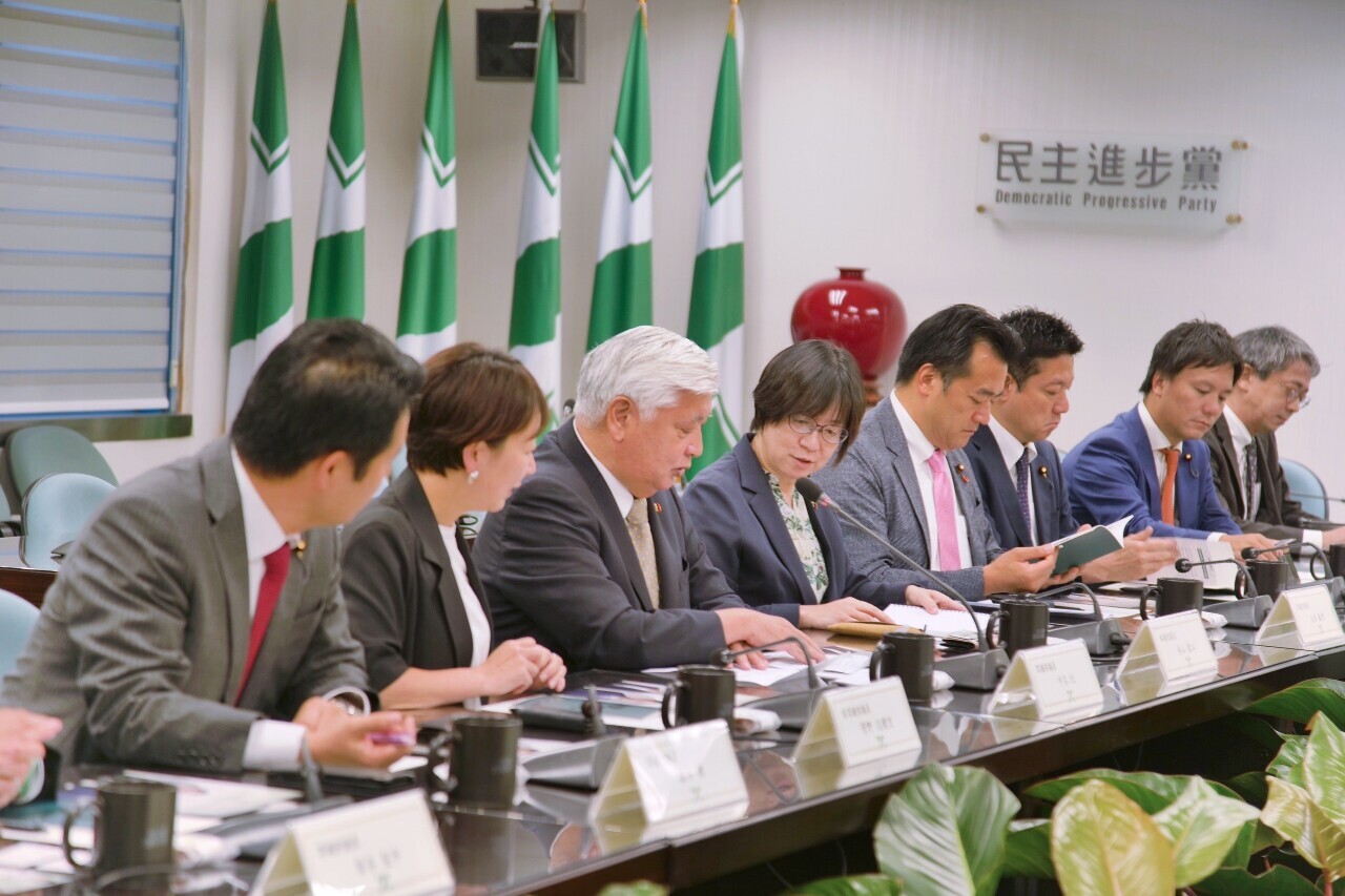 元防衛相の中谷氏率いる超党派国会議員団が民進党を訪問