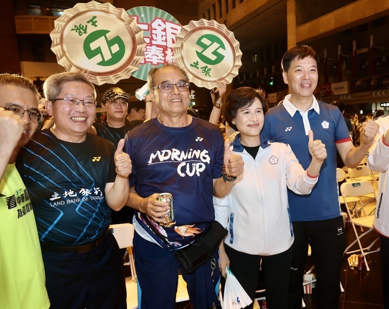 【パリ五輪】中華電信が台北駅でライブ配信、バド男子複の決勝戦