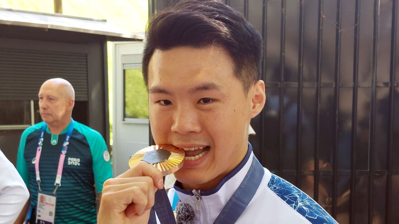 【パリ五輪】体操男子鉄棒・唐嘉鴻：自分は満足していないがチームに価値ある銅メダル