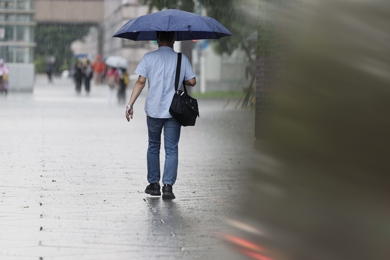 8/13気温はやや下がる、午後は各地で局地的な大雨に注意