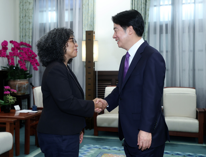 米下院議員団の表敬訪問を受ける、頼‧総統：台湾は謙虚かつ毅然と現状維持へ