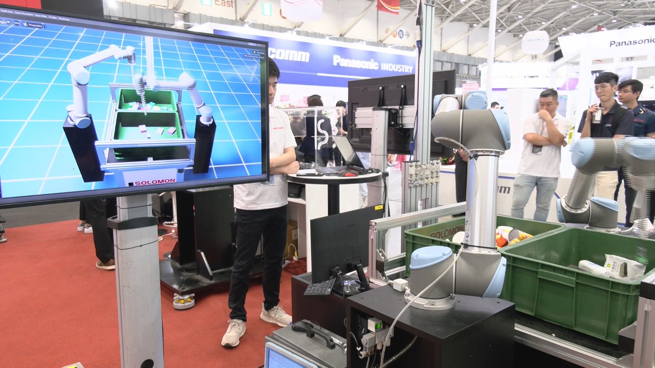 国際ロボット展が開幕、AIロボットに焦点