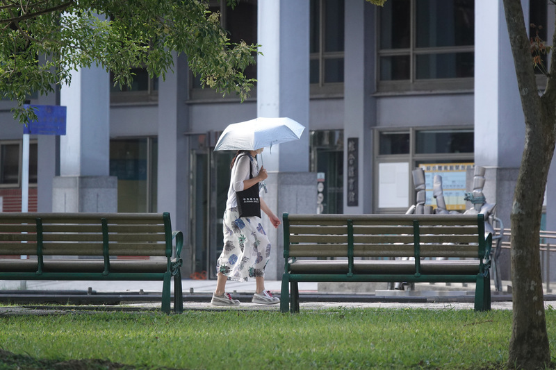 9/13　北東部は雨、中南部は午後に雷雨の恐れ