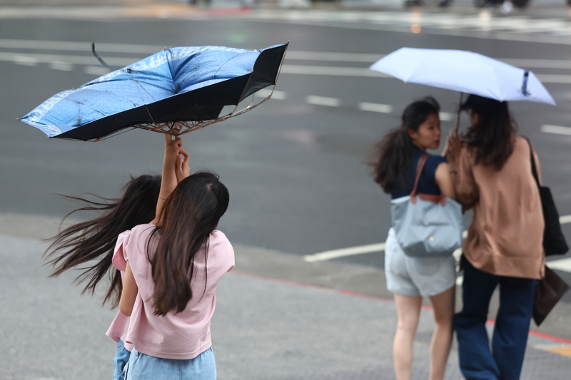 台風18号、陸上警報区域が苗栗以南12の県市に拡大
