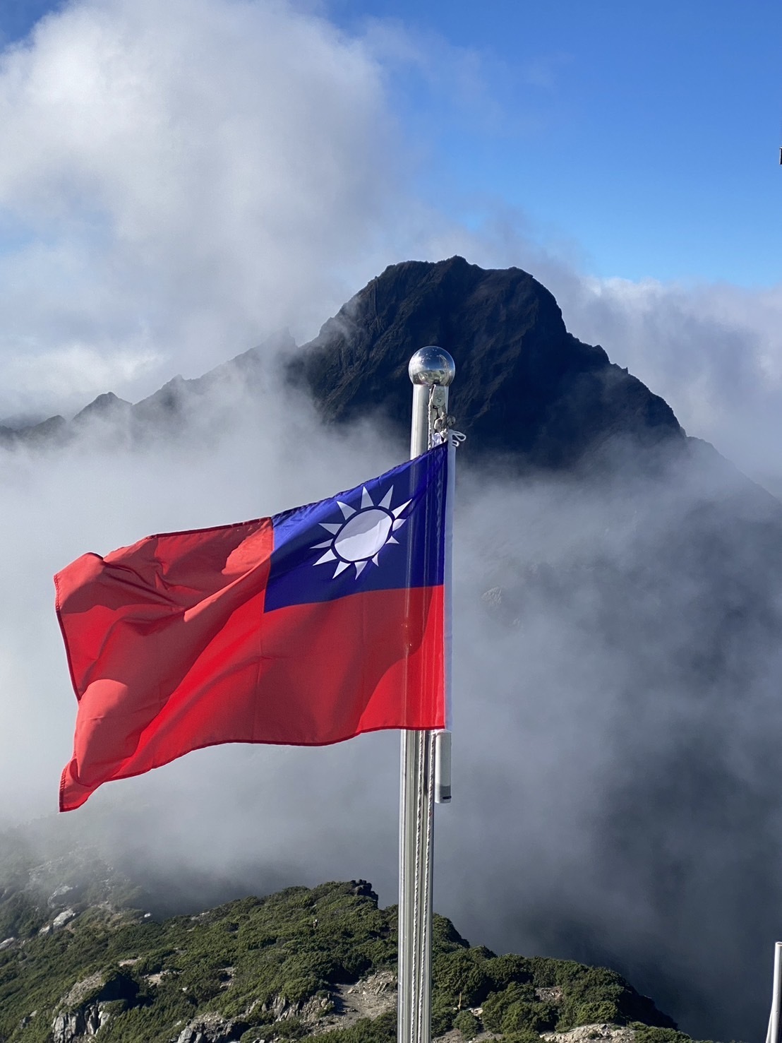 【双十国慶節】東アジア最高峰玉山で台湾の国旗はためく