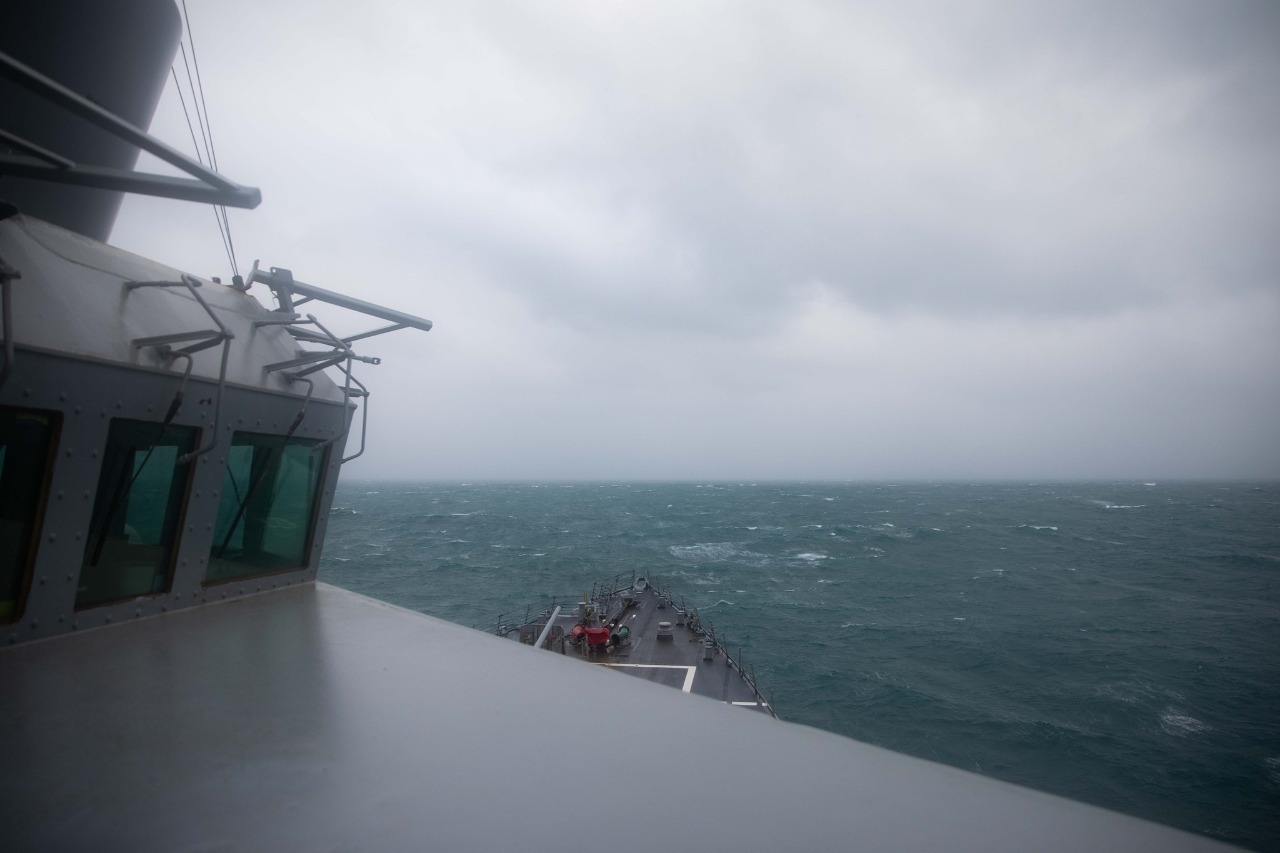 中国の軍事演習後、米加軍艦が共同で台湾海峡を通過