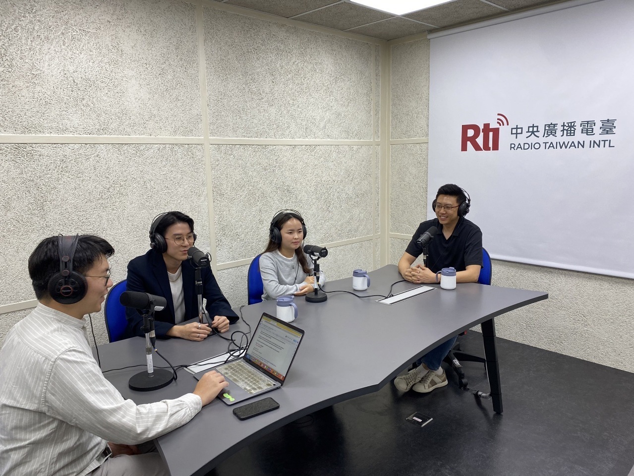 脱北者「塀のない刑務所のよう」、知られざる北朝鮮での生活を語る
