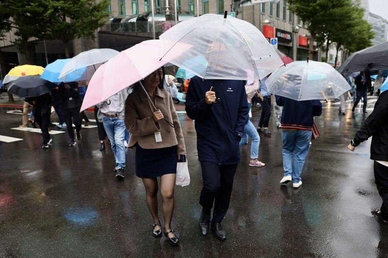 10/25北部の雨脚は弱まるものの、東部では引き続き雨