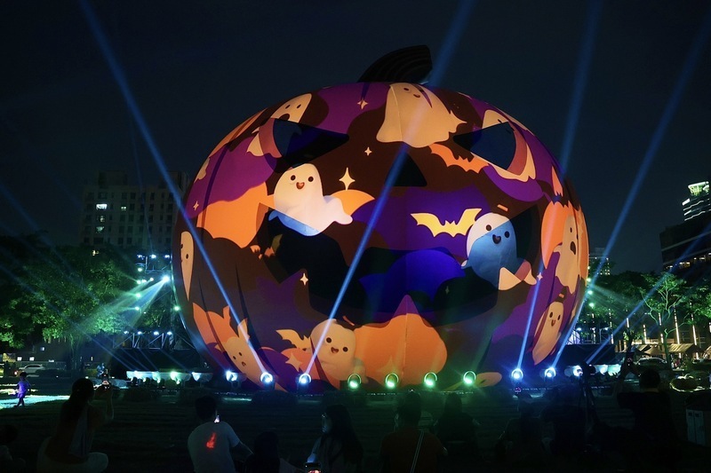 【ハロウィーン】高雄市の巨大なかぼちゃ、10/25から点灯