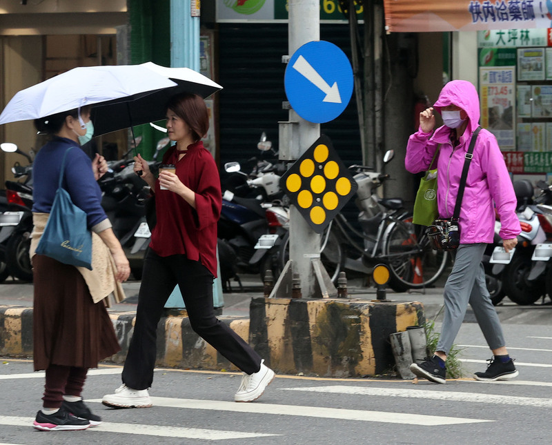 11/8風上になる北東部で雨脚が強まる見込み、朝晩の気温差に注意