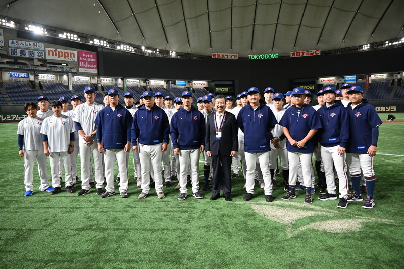 【プレミア12】台湾チームが東京ドームで練習、李逸洋・代表が応援に