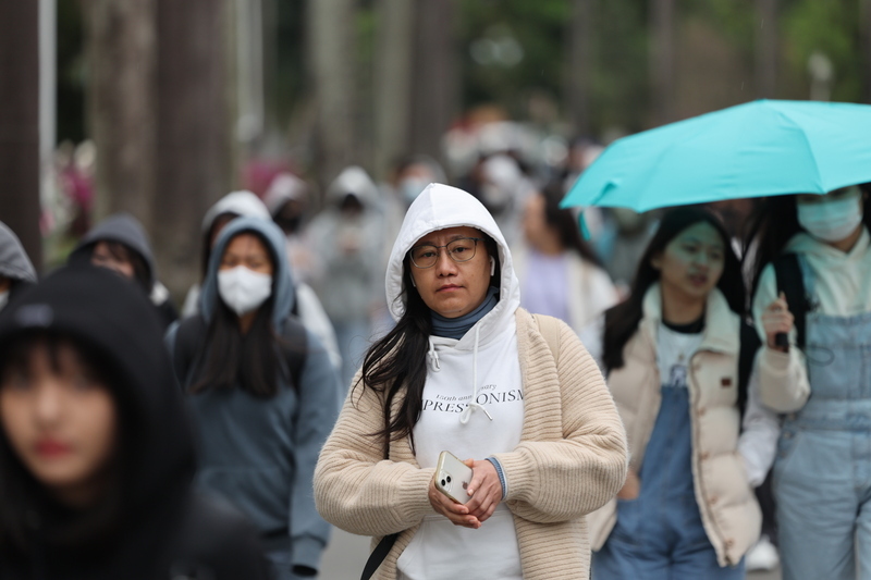 11/28日中は快適な晴れの天気、夕方から気温が下がり　北部は11℃に