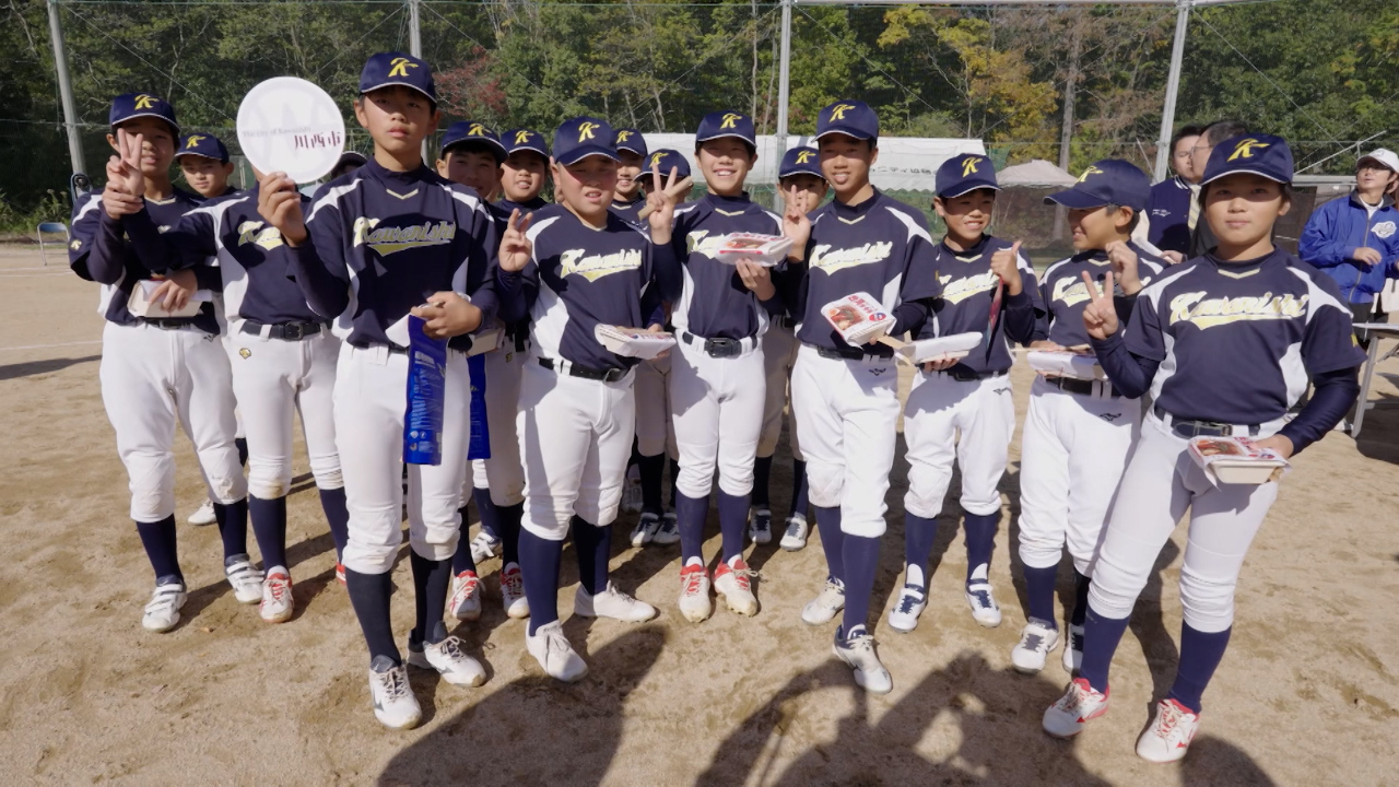 台湾の農産品をPR！台湾の農相が日本の少年野球チームに「台湾パイコー弁当」振舞う