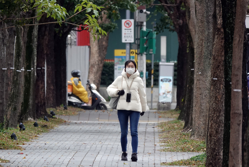12/9北部と中南部は曇りのち晴れ、東側ではにわか雨