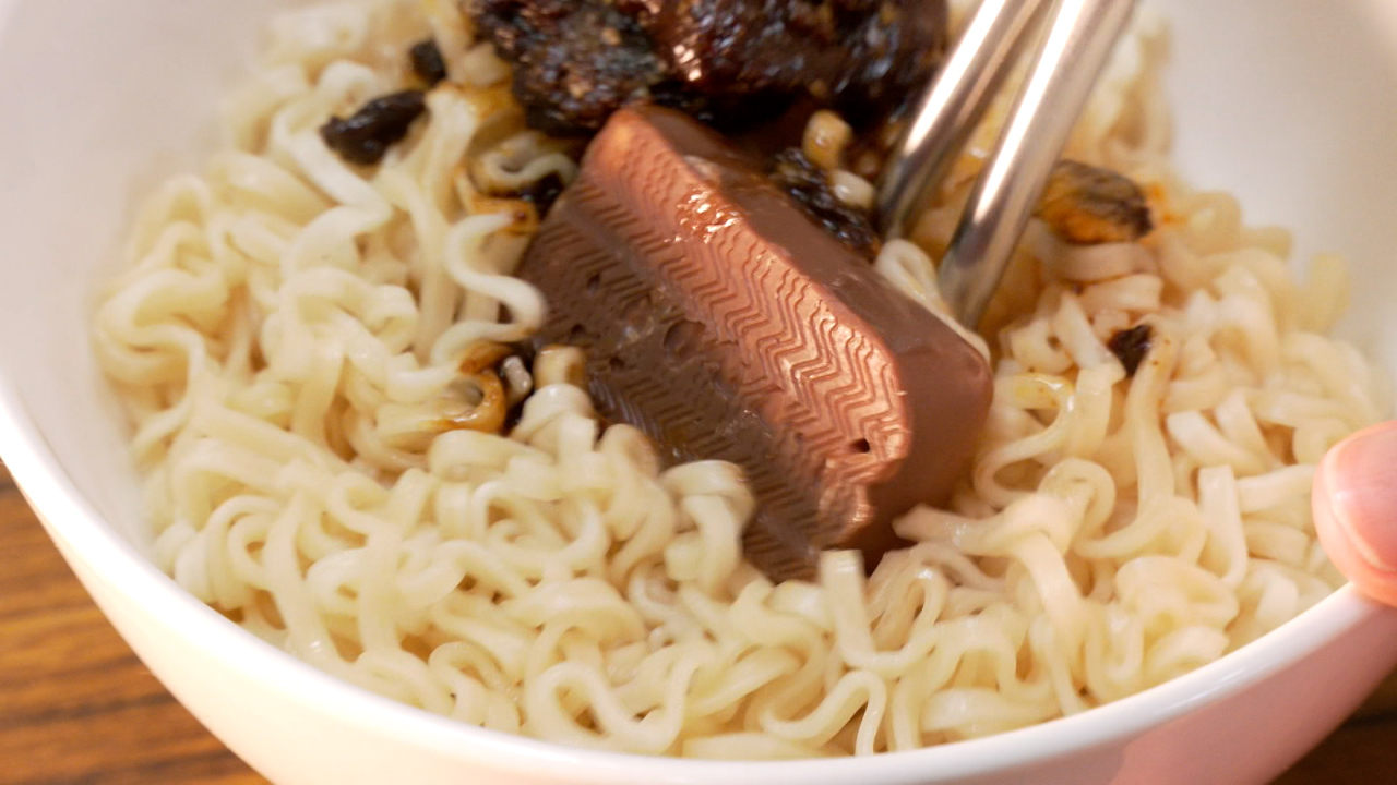 ラーメン×チョコが話題！栄養士「高カロリーで要注意」