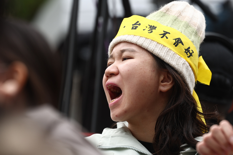「ねじれ国会」による紛糾、立法院周辺では市民による抗議活動