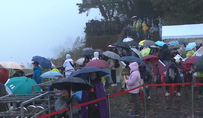 雨と低温にも負けず、阿里山で1万人が2025年初日の出鑑賞